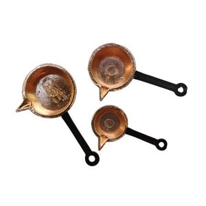 68307-complementos-para-belén-miniaturas-utensilios-varios-juego-cazos-3cm