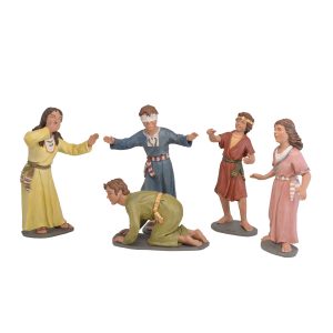 Niños jugando al escondite.