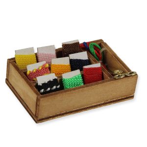 75181-complementos-para-belén-miniaturas-utensilios-varios-costurero-5cm
