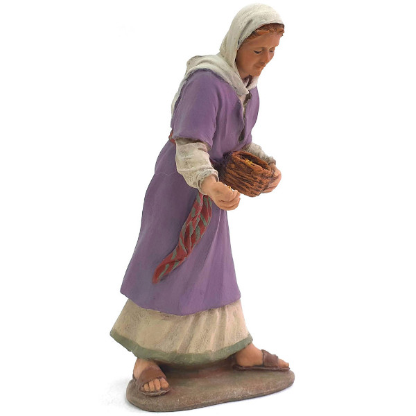 328-dando-de-comer-a-las-gallinas2